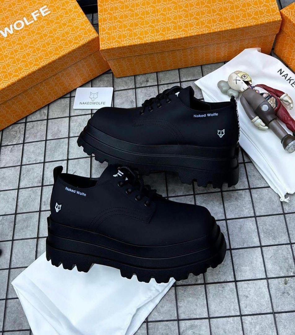 Naked wolf shoe